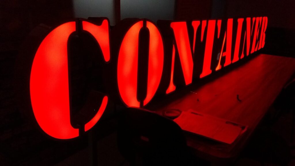 Letra Caixa com iluminação Back LED